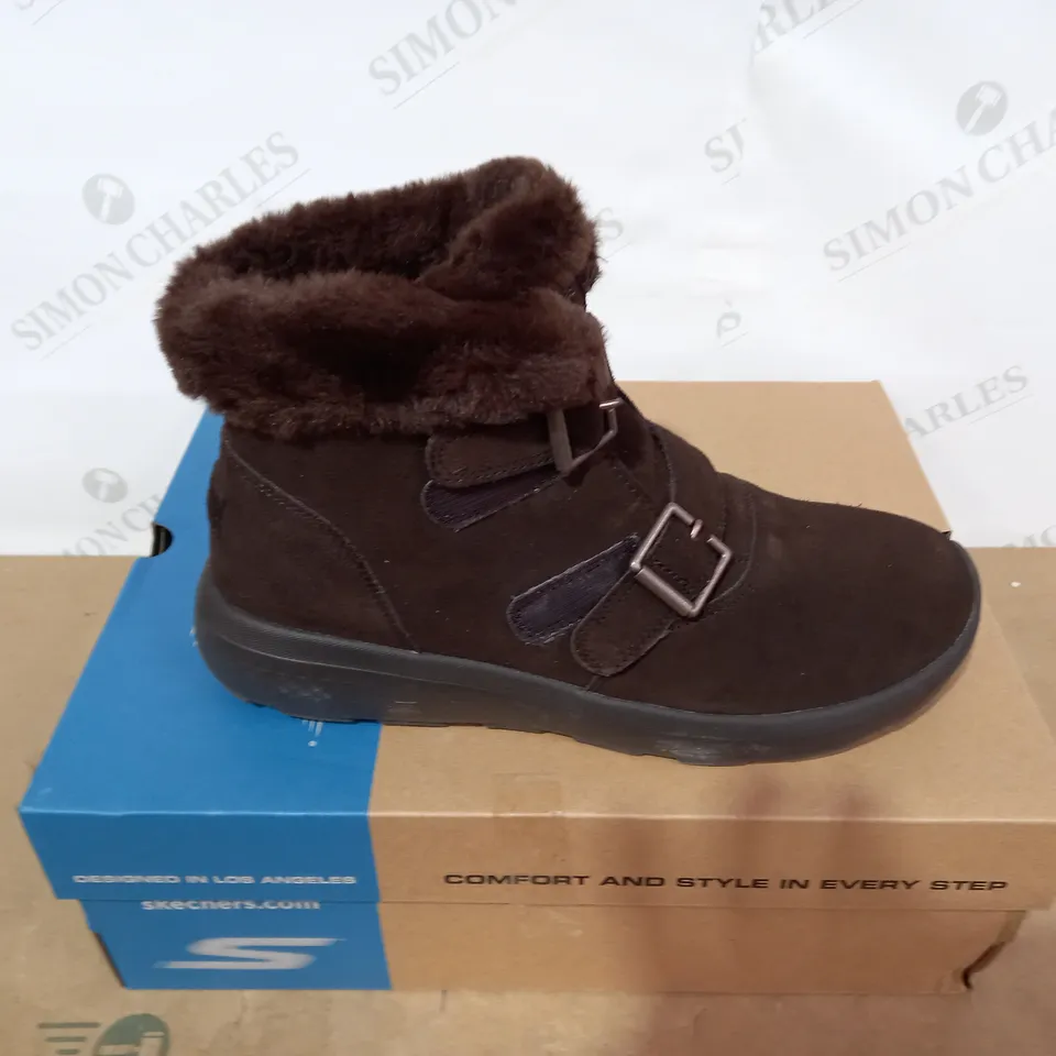 BOXED PAIR OF SKECHERS BROWN BOOTS- SIZE 7