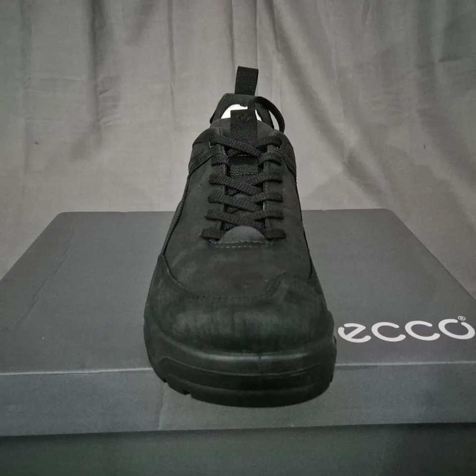 BOXED ECCO OFFROAD MENS IN BLACK - UK 11.5 