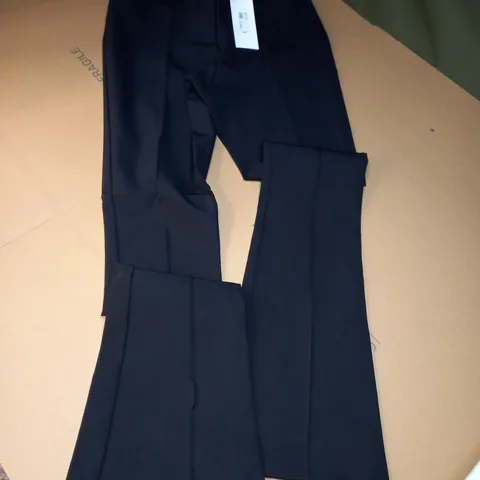 RIVER ISLAND 'INTELLECTUAL' SUIT PANTS IN BLACK - UK 10