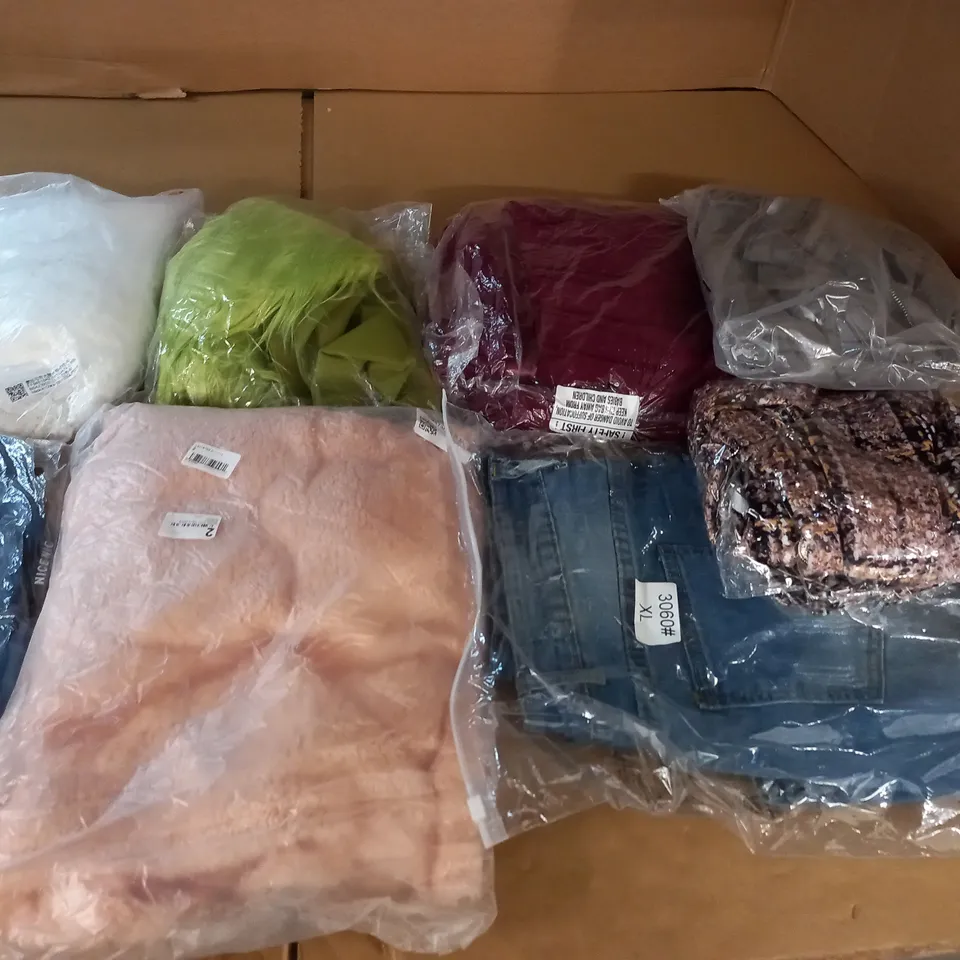 LARGE QUANTITY OF ASSORTED BAGGED CLOTHING ITEMS 