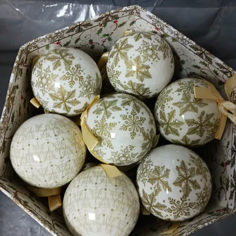 BOX OF APPROXIMATELY 14 SNOWFLAKE BAUBLES 