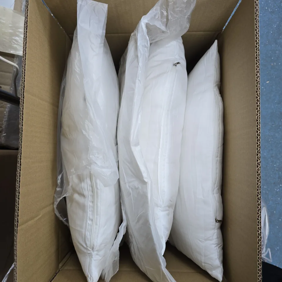 BOX OF 4X SQUARE PILLOWS