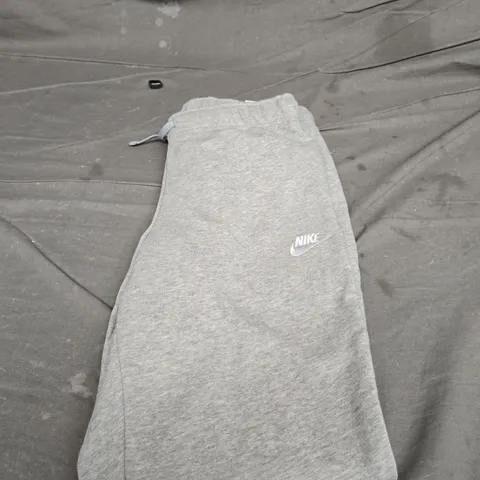 NIKE LOGO SLIM FIT CUFFED JOGGERS - SIZE M