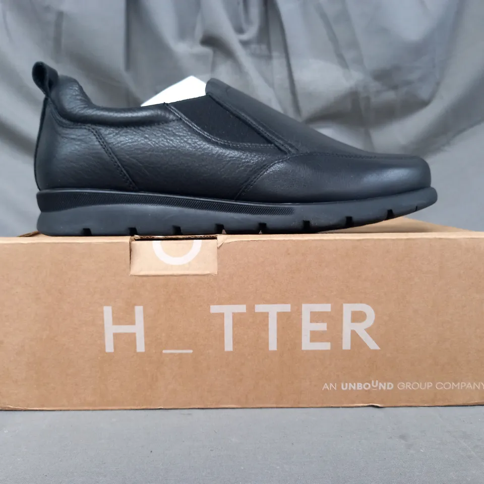 BOXED PAIR OF HOTTER SHOES IN BLACK UK SIZE 6