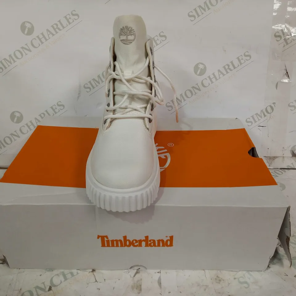 BOXED PAIR OF TIMBERLAND GREYFIELD CANVAS BOOTS IN WHITE UK SIZE 4