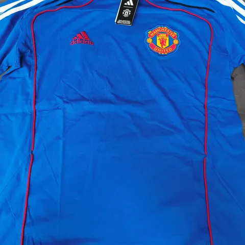 ADIDAS MANCHESTER UNITED 2024/25 URBAN PURIST T-SHIRT IN BLUE SIZE MEDIUM