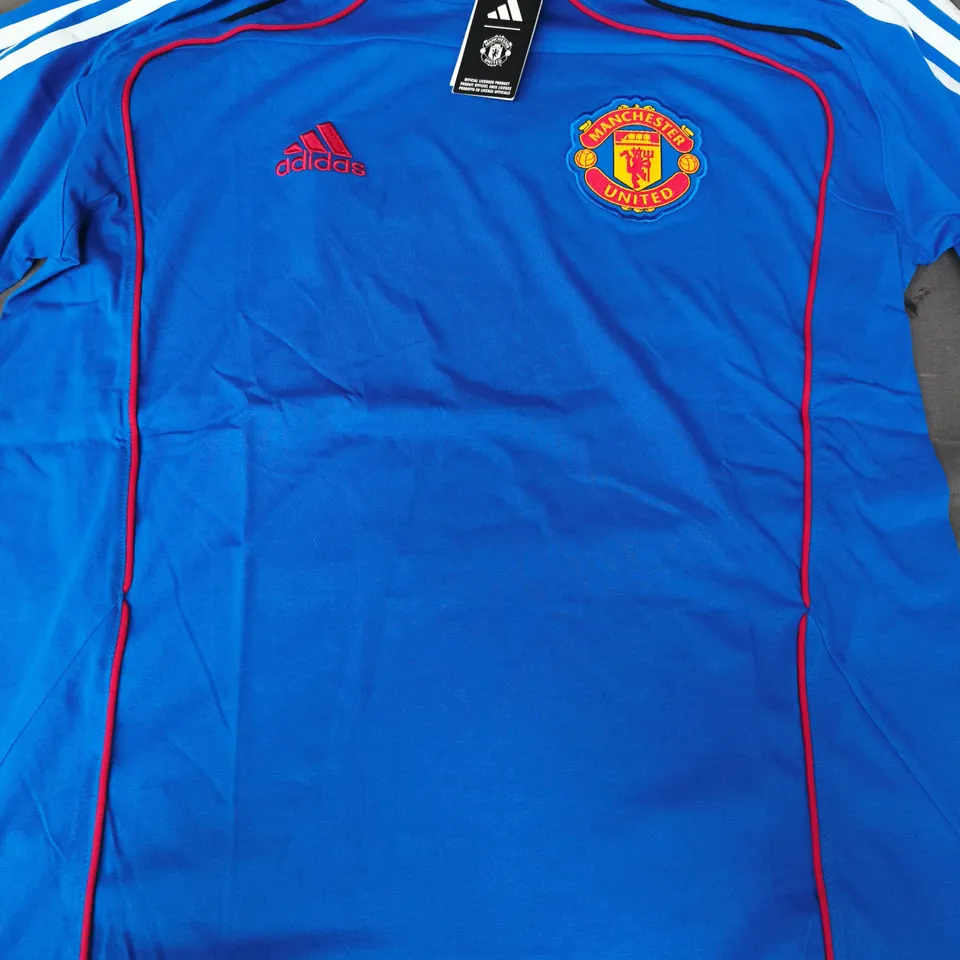 ADIDAS MANCHESTER UNITED 2024/25 URBAN PURIST T-SHIRT IN BLUE SIZE MEDIUM
