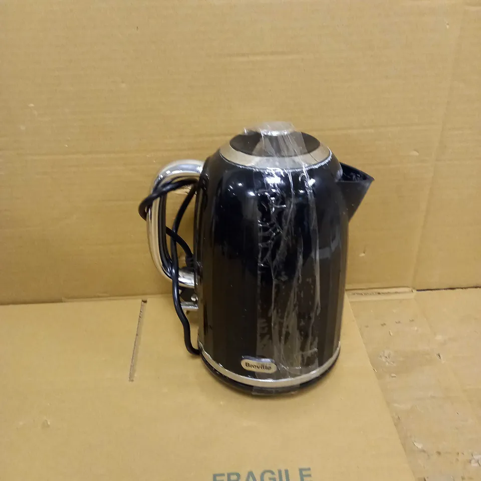 BREVILLE BLACK CORDED KETTLE 
