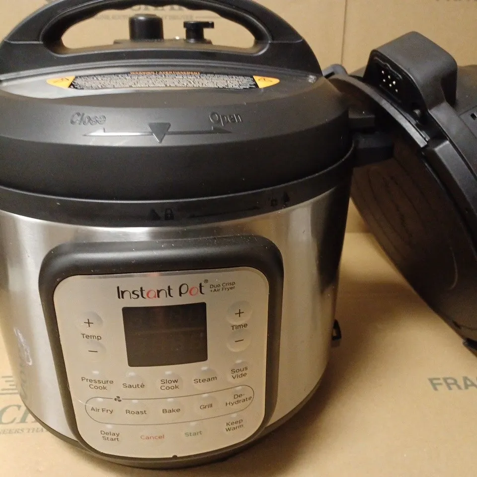 INSTANT POT DUO CRISP AIR FRYER MULTICOOKER