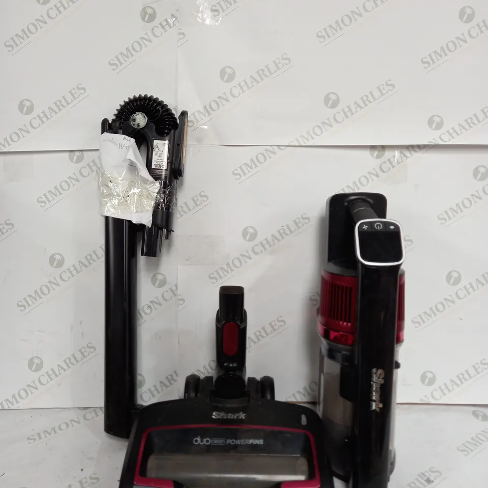 BOXED SHARK CORDLESS VACUUM IZ300UKT