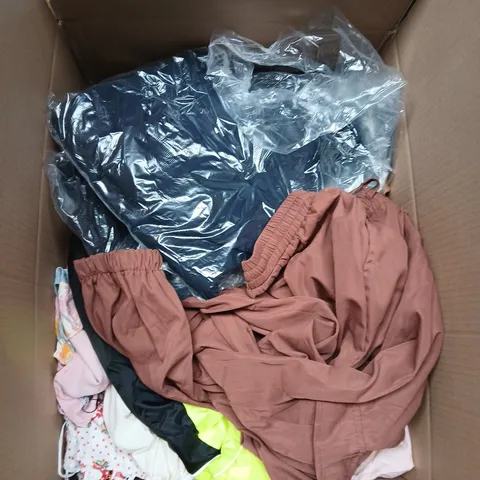 LARGE BOX OF APPROXIMATELY 20 ASSORTED CLOTHING ITEMS IN VARIOUS SIZES, STYLES AND COLOUR