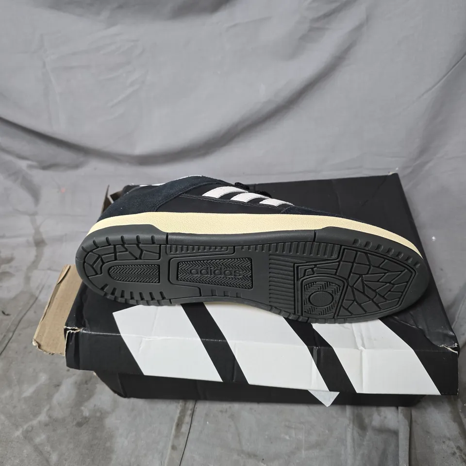 ADIDAS BASKETBALL SNEAKERS WITH WHITE THREE-STRIPE BRANDING SIZE 9