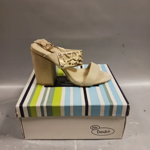 BOXED PAIR OF NO DOUBT BLOCK HEEL OPEN TOE SHOES - SIZE 3
