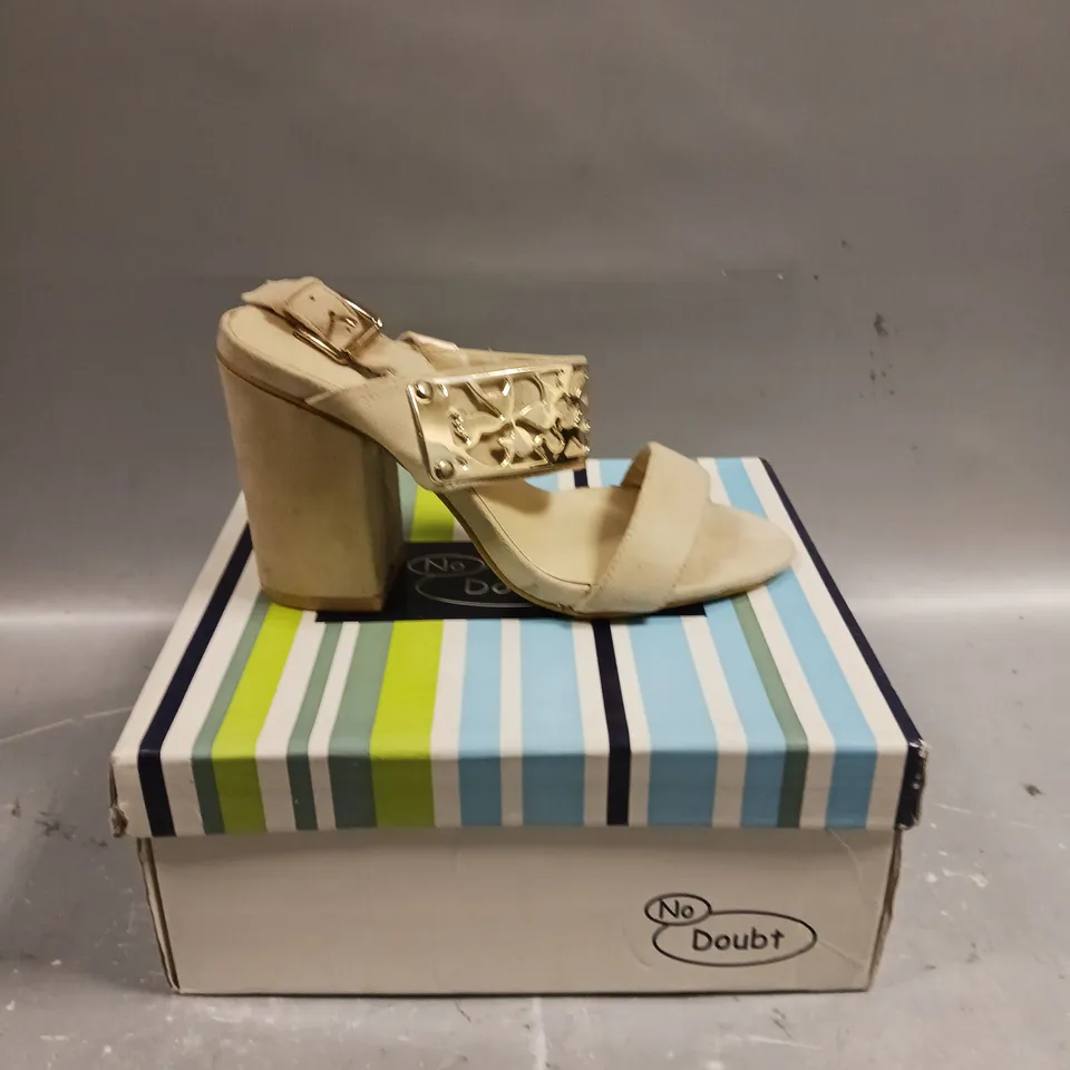 BOXED PAIR OF NO DOUBT BLOCK HEEL OPEN TOE SHOES - SIZE 3 