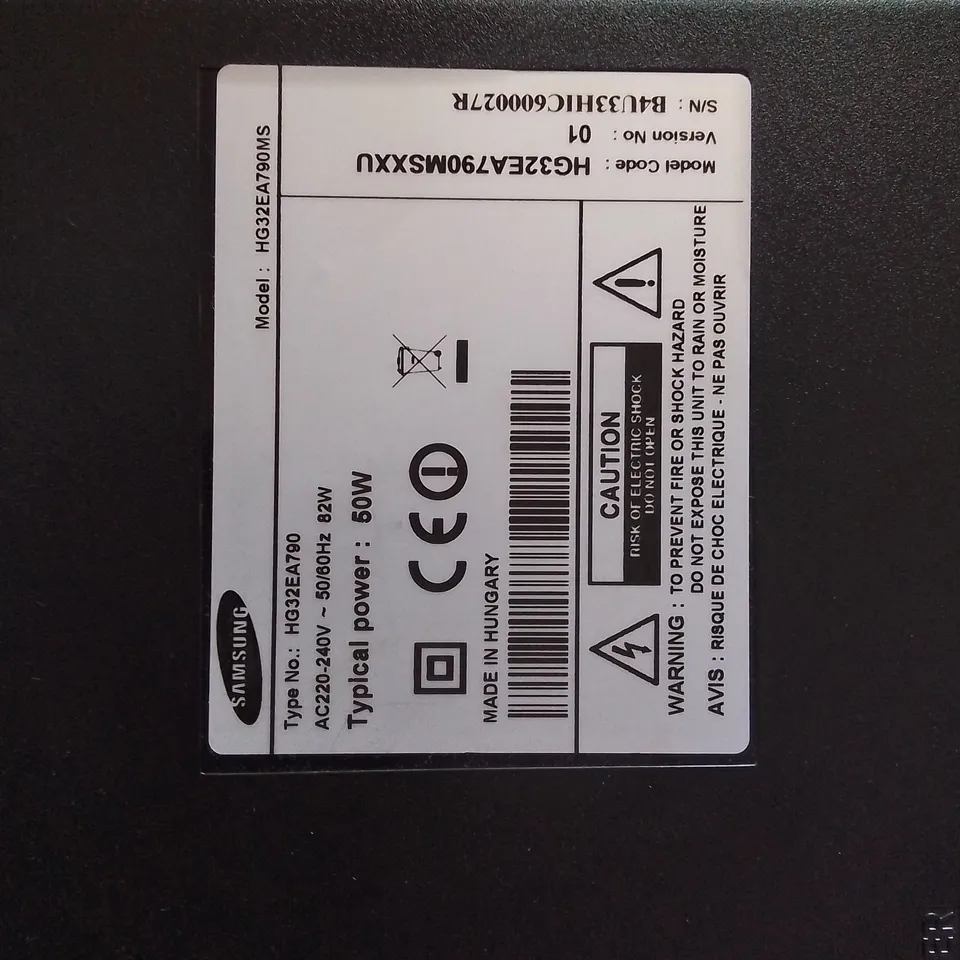 PALLET TO CONTAIN 4 X ASSORTED MINI BARS & OTHER ASSORTED ITEMS. INCLUDES COMPUTER MONITORS, TV SCREEN, HEATER ETC