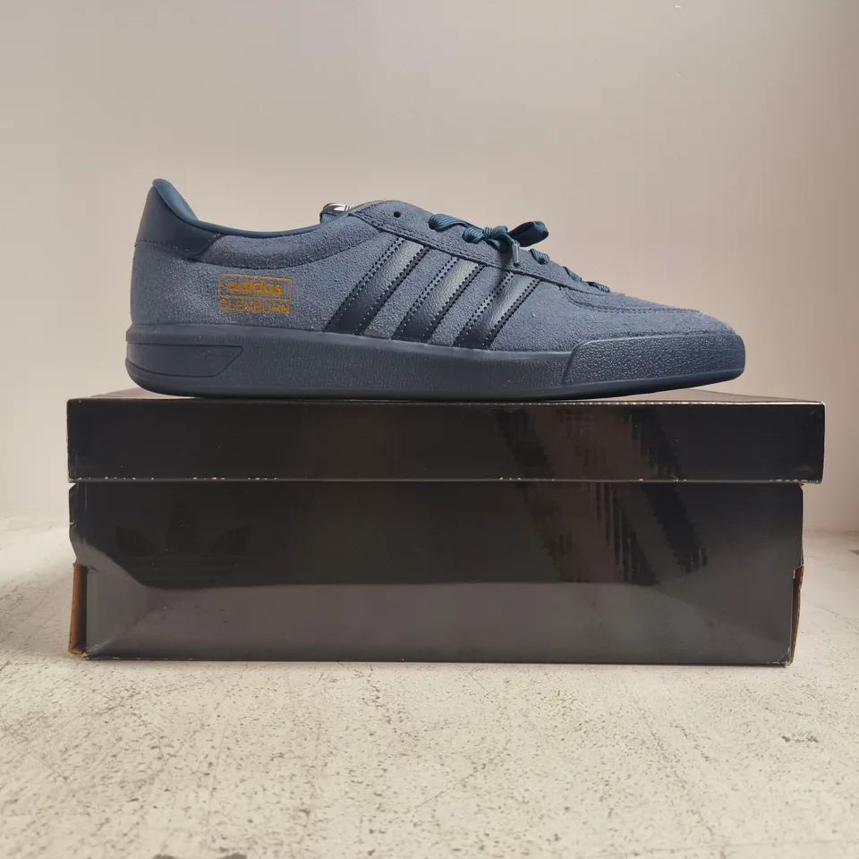 BOXED PAIR OF ADIDAS GLENBURN TRAINERS IN NAVY SIZE UK 10