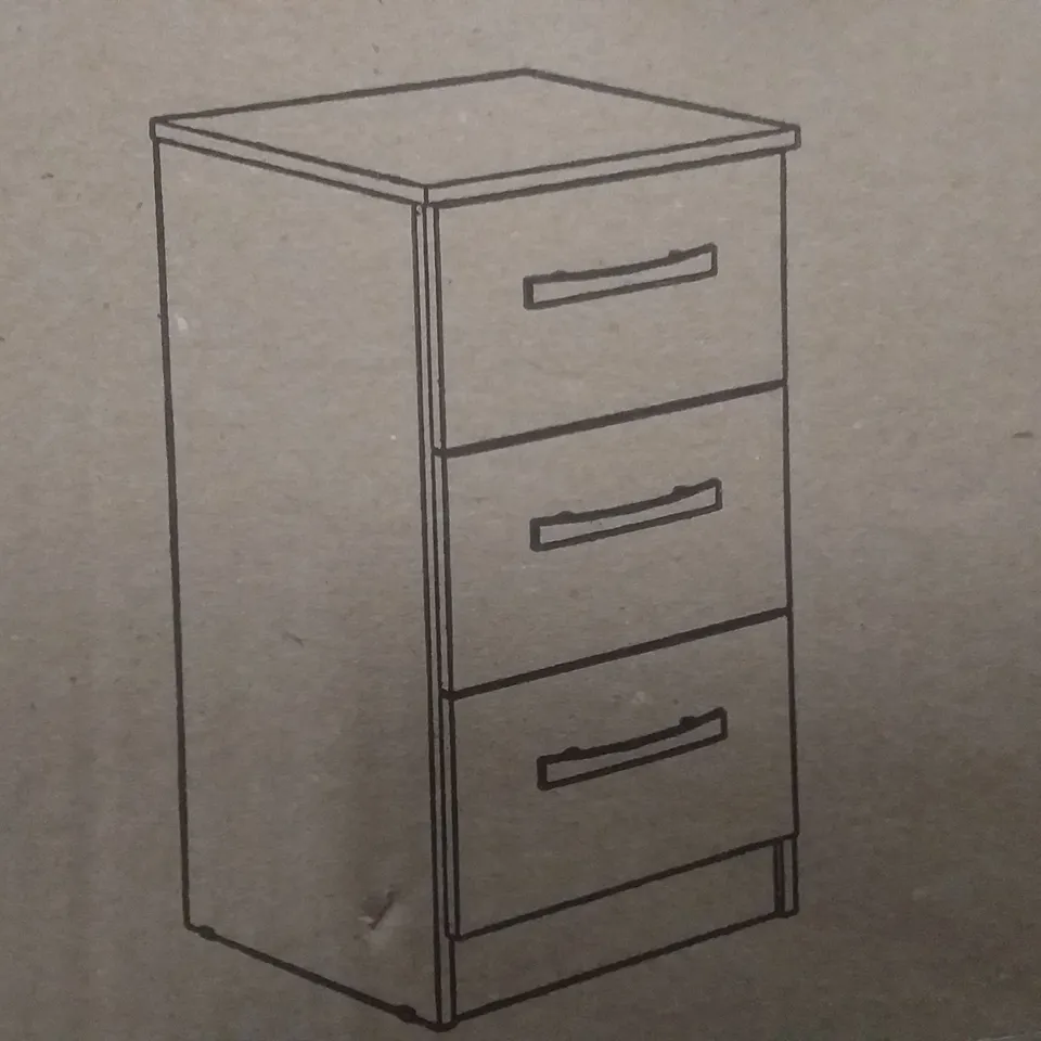 BOXED LYNX 3 DRAWE BEDSIDE TABLE IN WHITE / GREY 