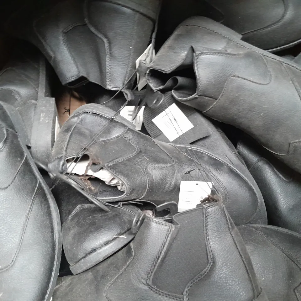 BOX OF APPROXIMATELY 10 PAIRS OF DESIGNER SHOES IN BLACK - VARIOUS SIZES
