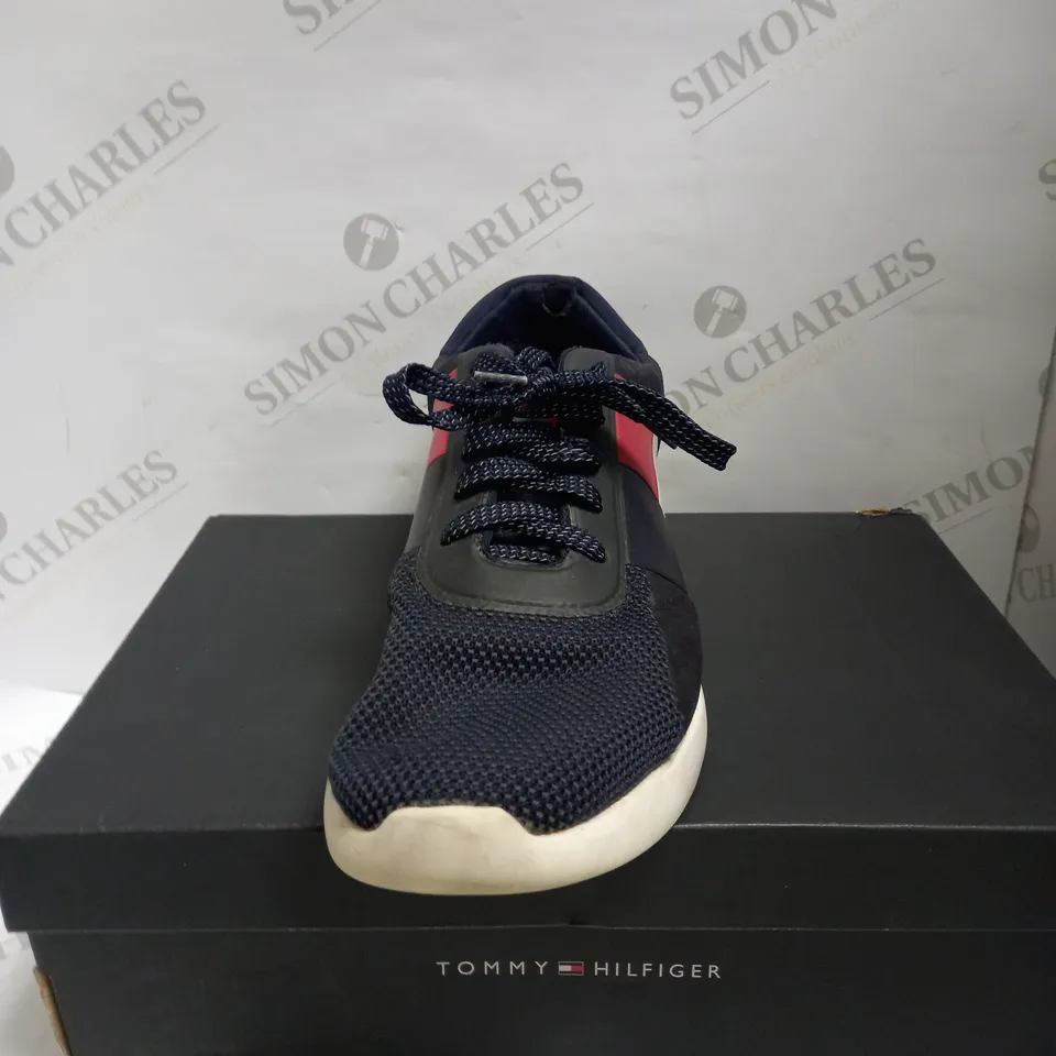 PAIR OF TOMMY HILFIGER NAVY BLUE LACE UP TRAINERS - SIZE 10.5