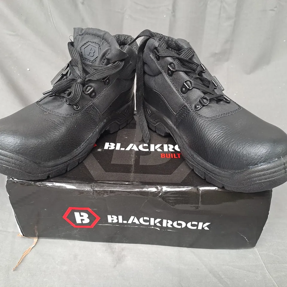 BOXED PAIR OF BLACKROCK CHUKKA BOOTS IN BLACK UK SIZE 6