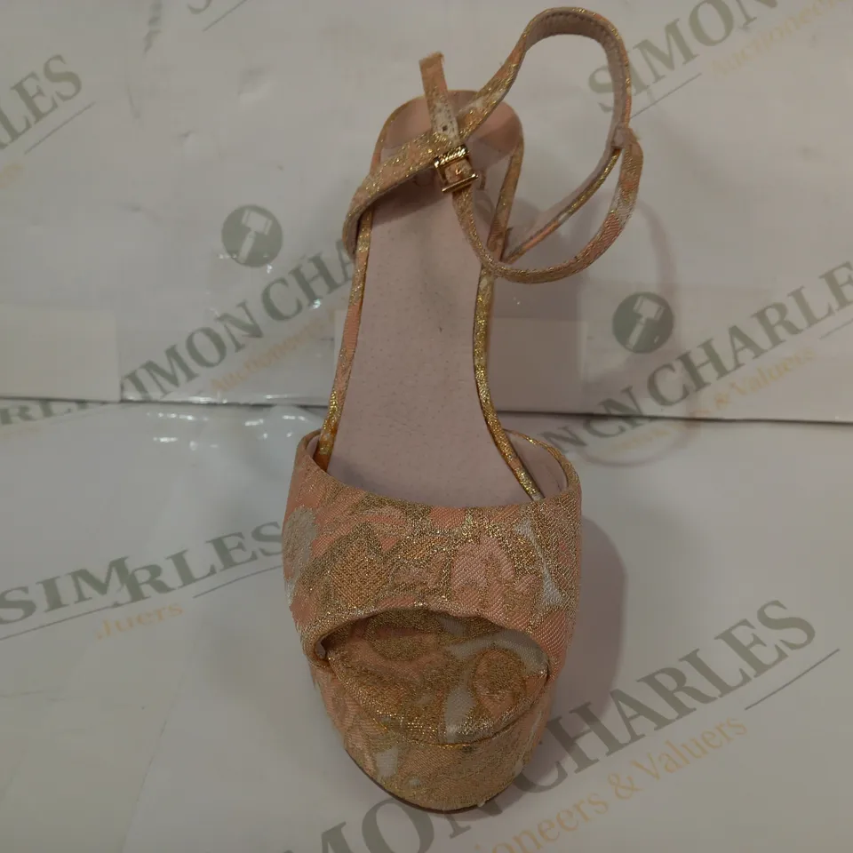 BOXED PAIR OF FAITH OPEN TOE PLATFORM HEELS IN PINK/WHITE/GOLD PATTERN EU SIZE 36