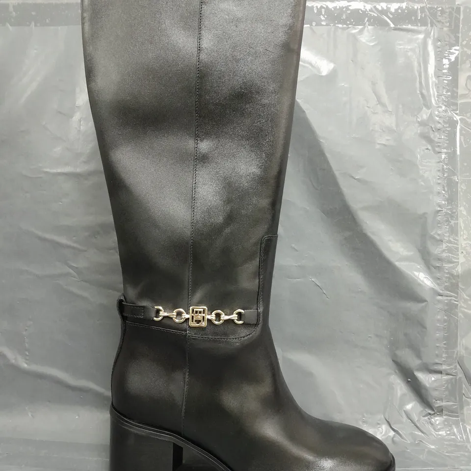 BOXED PAIR OF TOMMY HILFIGER BLOCK HEEL KNEE-HIGH BOOTS IN BLACK SIZE EU 42