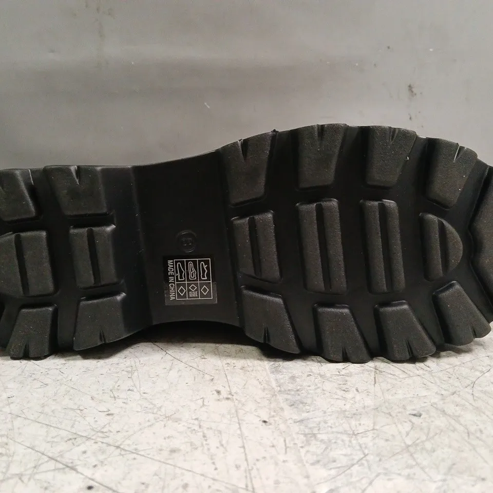 BOXED PAIR OF KOI SANTOKU TRIDENT SPIKE PLATFORM BOOTS IN BLACK SIZE UK 8