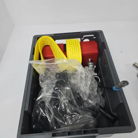 TOTE OF APPROXIMATELY 5 ASSORTED AUTO PARTS TO INCLUDE: EXHAUST