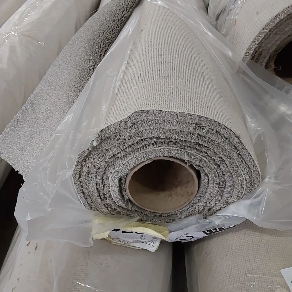 ROLL OF QUALITY FIRST IMPRESSIONS WELL-DRESSED CARPET // SIZE: APPROXIMATELY 4.48 X 5m