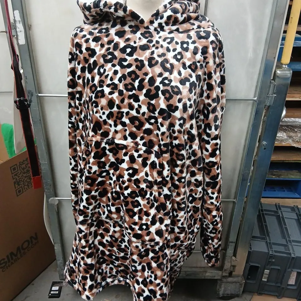 APPROXIMATELY TWELVE KATE MORGAN LADIES LEOPARD OVERSIZED HOODY ONE SIZE