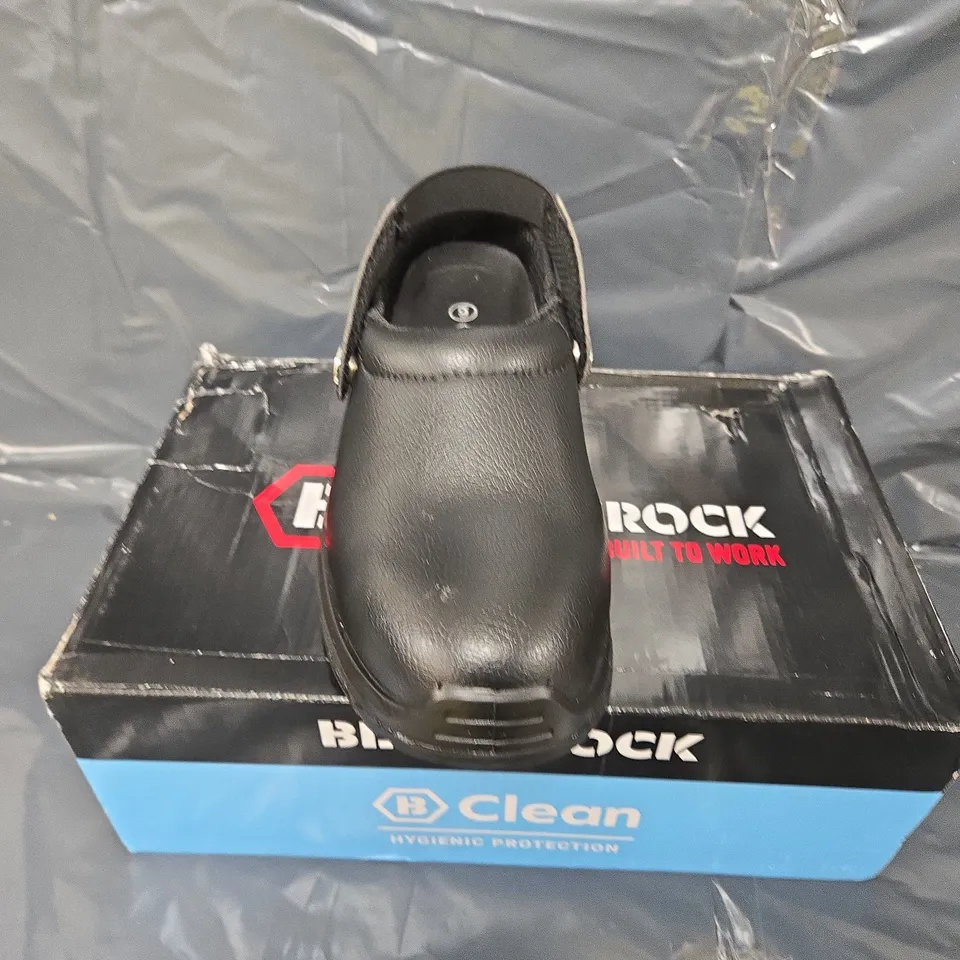BOXED PAIR OF BLACKROCK SRC CLOGS IN BLACK - UK 6