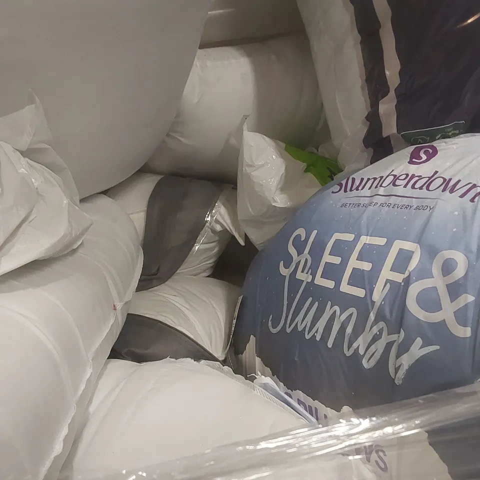 PALLET CONTAINING A LARGE QUANTITY OF ASSORTED BEDDING INCLUDING: PILLOWS, COT MATTRESS ECT