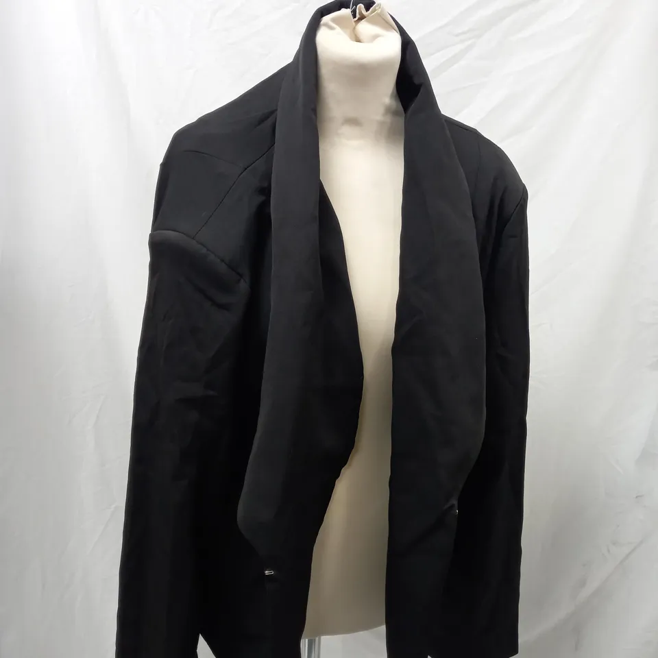 LOT OF ITEMS APPROXIMATELY 30 TO INCLUDE BLAZERS, TOPS, TROUSERS ETC