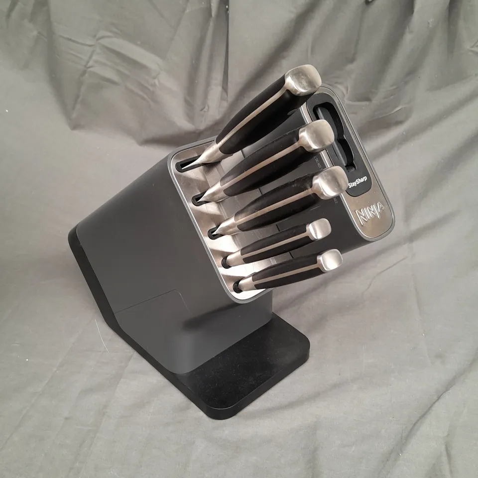 BOXED NINJA FOODI STAYSHARP KNIFE BLOCK WITH INTEGRATED SHARPENER K32005UK - COLLECTION ONLY