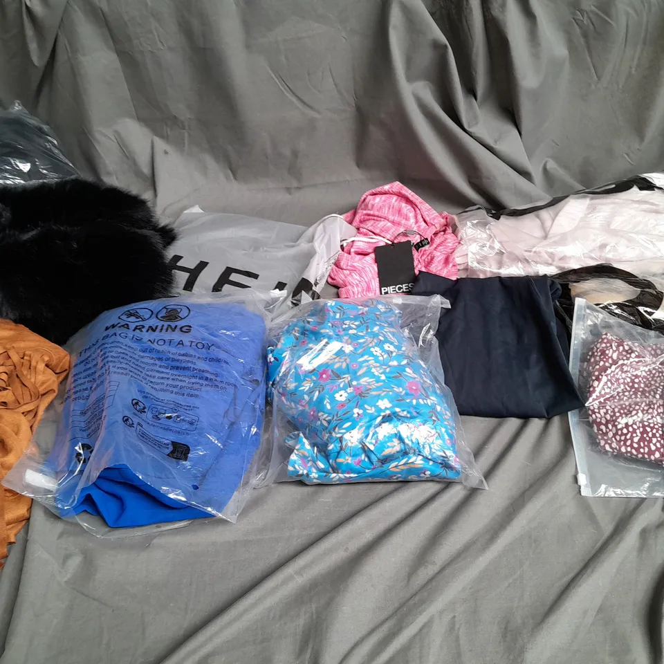 BOX OF APPROXIMATELY 18 ASSORTED ITEMS TO INCLUDE - DRESSES , JUMPERS , AND  T-SHIRTS ETC