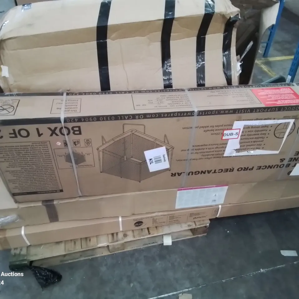 PALLET CONTAINING VARIOUS LOOKOUT TOWER, TRAMPOLINE, SWING AND SLIDE PARTS 