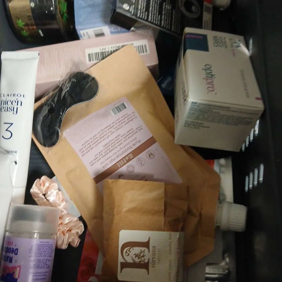 APPROXIMATEY 20 ASSORTED HEALTH AND BEAUTY PRODUCTS TO INCLUDE - BETTERYOU MAGNESIUM SLEEP BODY LOTION - O'KEEFE'S HEALTHY FEET CREAM - BEAUTY OF JOSEON RELEIF SUN - ETC