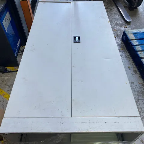 TWO DOOR LOCKER