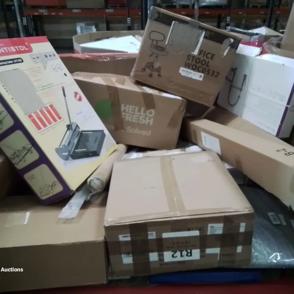 PALLET CONTAINING MIXED BOXED HOUSEHOLD ITEMS TO INCLUDE:  LAMINATE FLOOR CUTTER, OFFICE STOOL, KITCHEN TAP SET AND LOTS MORE UNMARKED BOXED ITEMS 