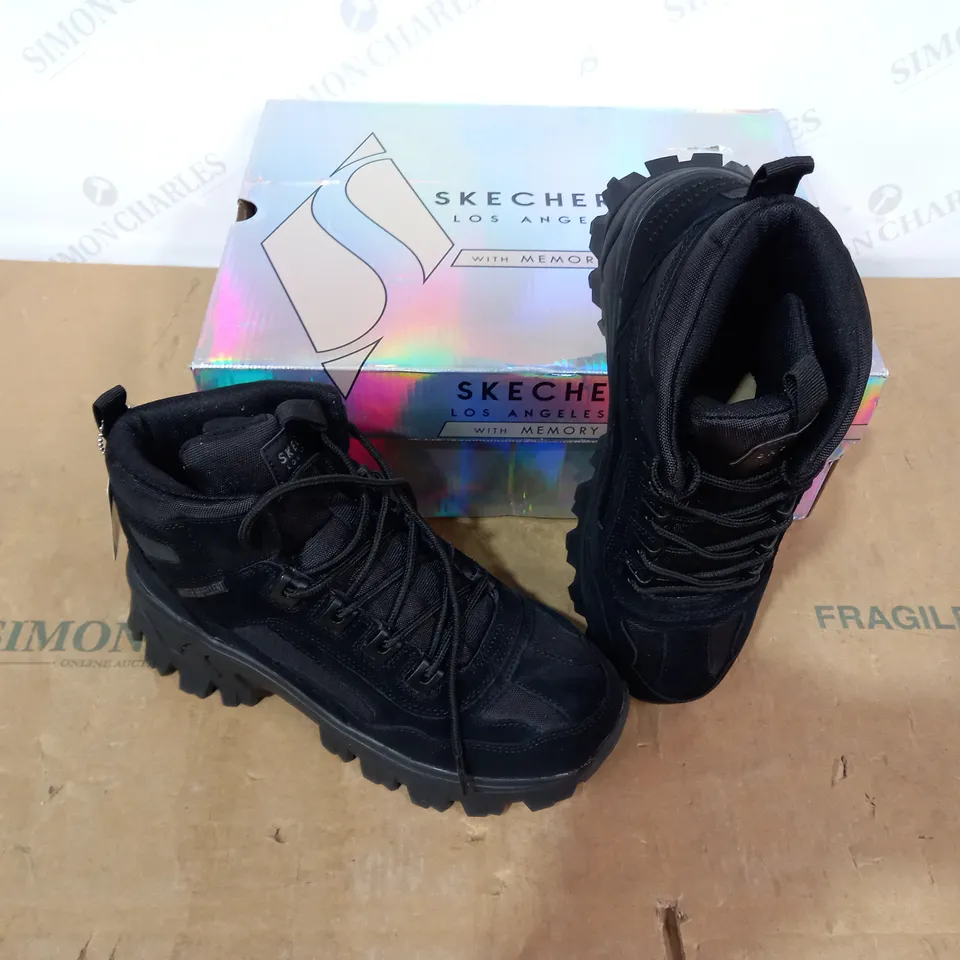 BOXED PAIR OF SKECHERS BLACK SHOES - SIZE 5