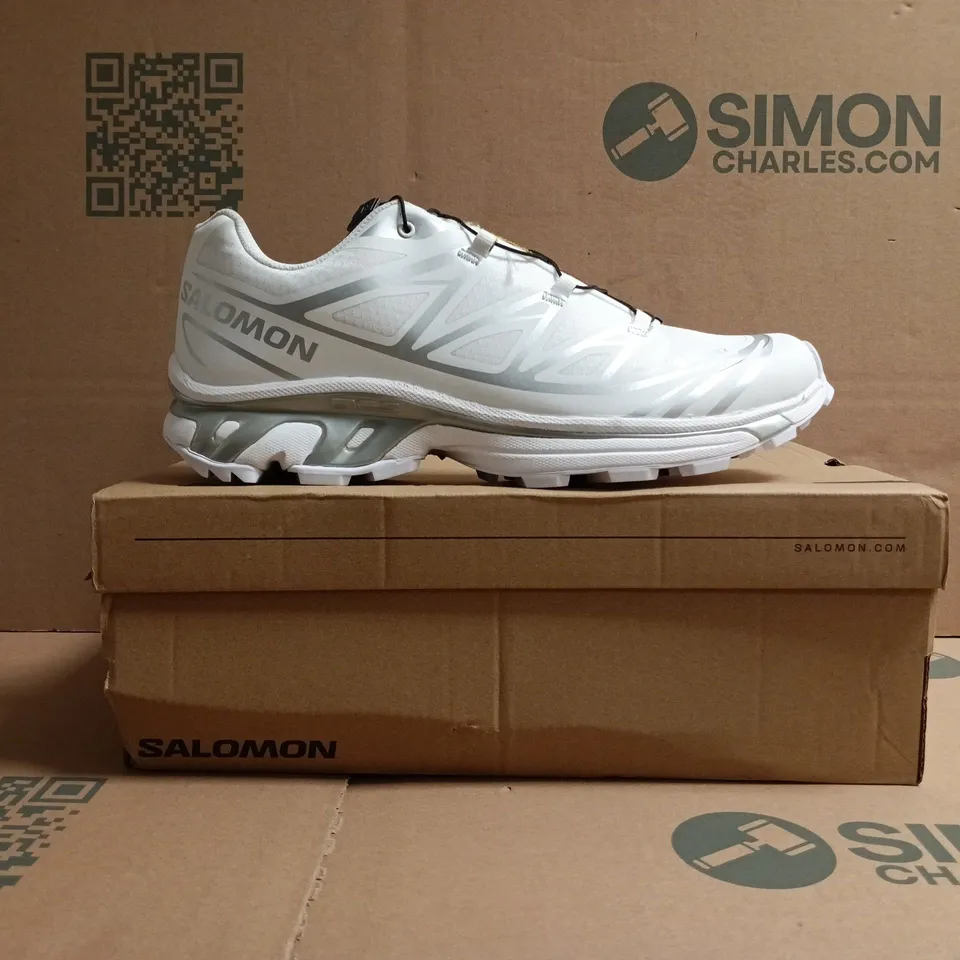 BOXED PAIR OF SALOMON XT-6 GTX TRAINERS IN WHITE/SILVER SIZE UK 11.5