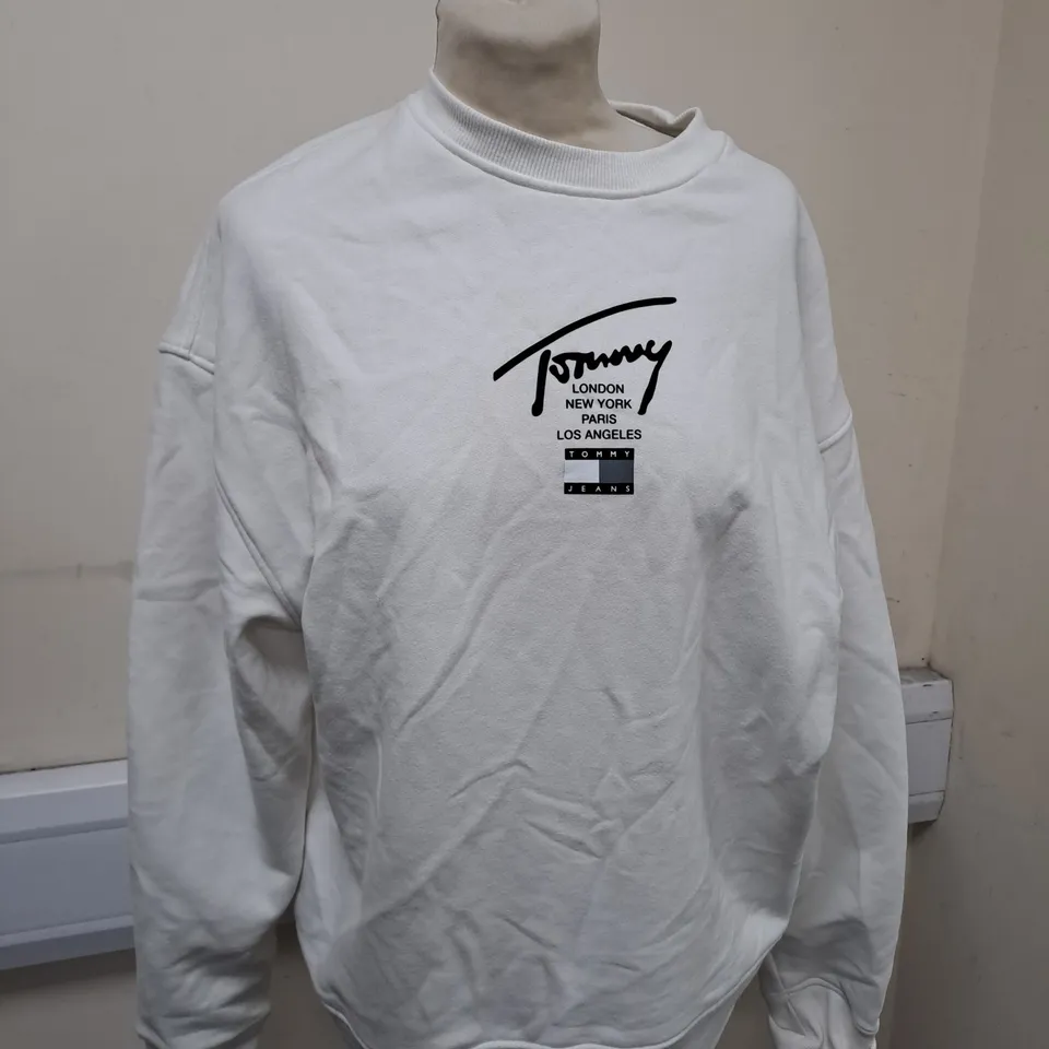 SMALL TOMMY JEANS WHITE JUMPER 