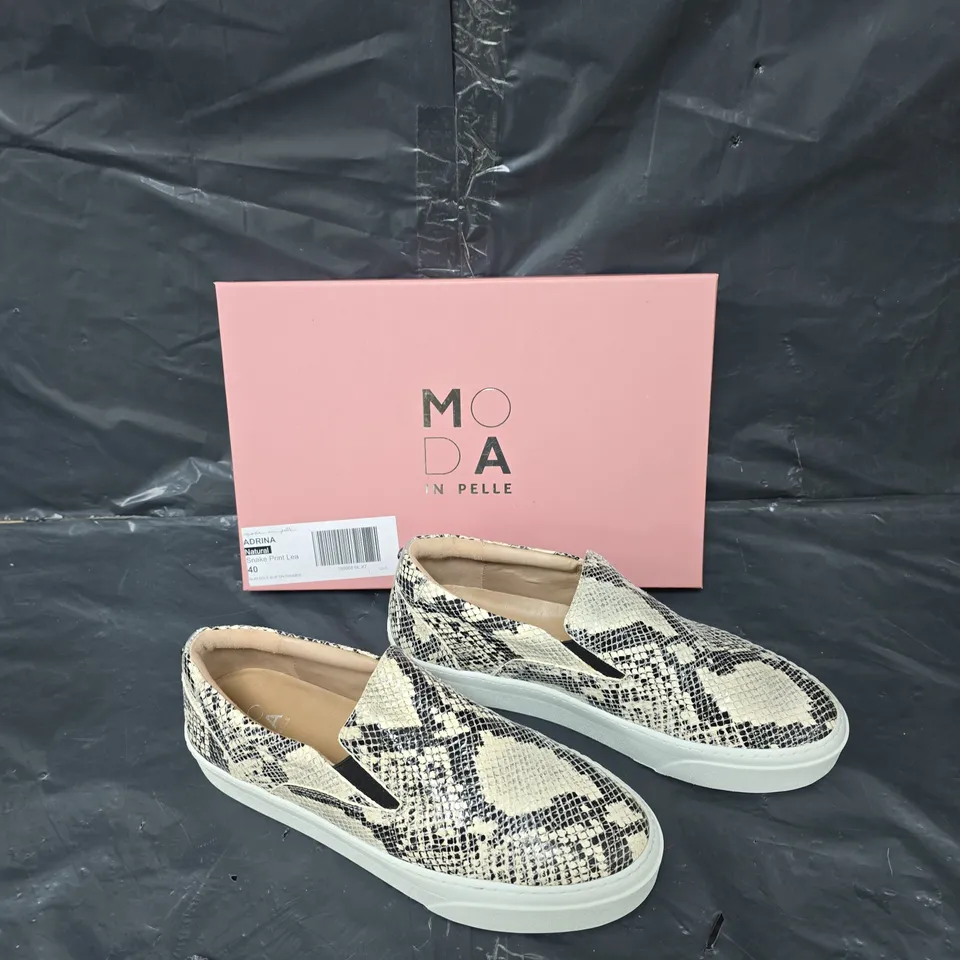 BOXED PAIR OF MODA IN PELLE ADRINA NATURAL SNAKE SKIN PRINT LEATHER SLIP ON TRAINER SIZE 40
