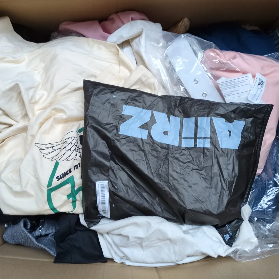 APPROXIMATELY 30 ASSORTED CLOTHING ITEMS IN VARIOUS SIZES, STYLES & COLOURS TO INCLUDE BRANDS SUCH AS M&S, MNG, AIIRZ, ETC - COLLECTION ONLY