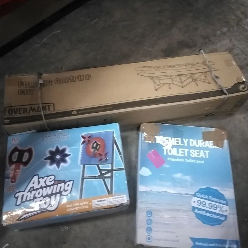 PALLET OF ASSORTED ITEMS TO INCLUDE; AXE THROWING TOY, TOILET SEAT, FOLDING CAMPING COT