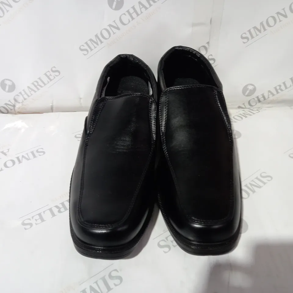 HOBOS BLACK LOAFERS SIZE 11