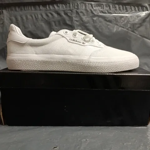 BOXED PAIR OF ADIDAS 3MC TRAINERS IN WHITE SIZE UK 6