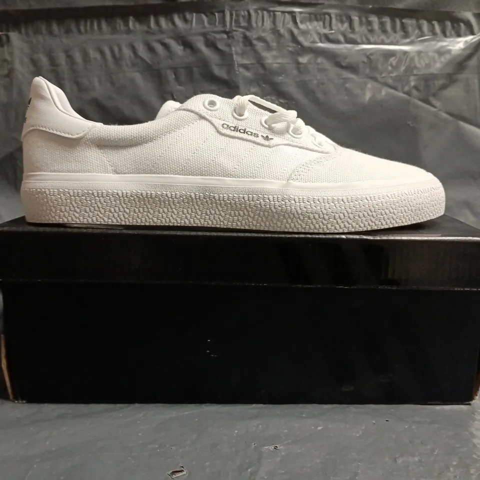 BOXED PAIR OF ADIDAS 3MC TRAINERS IN WHITE SIZE UK 6