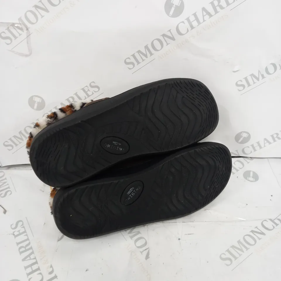 EARTH ORIGINS SIZE 6 SLIPPER