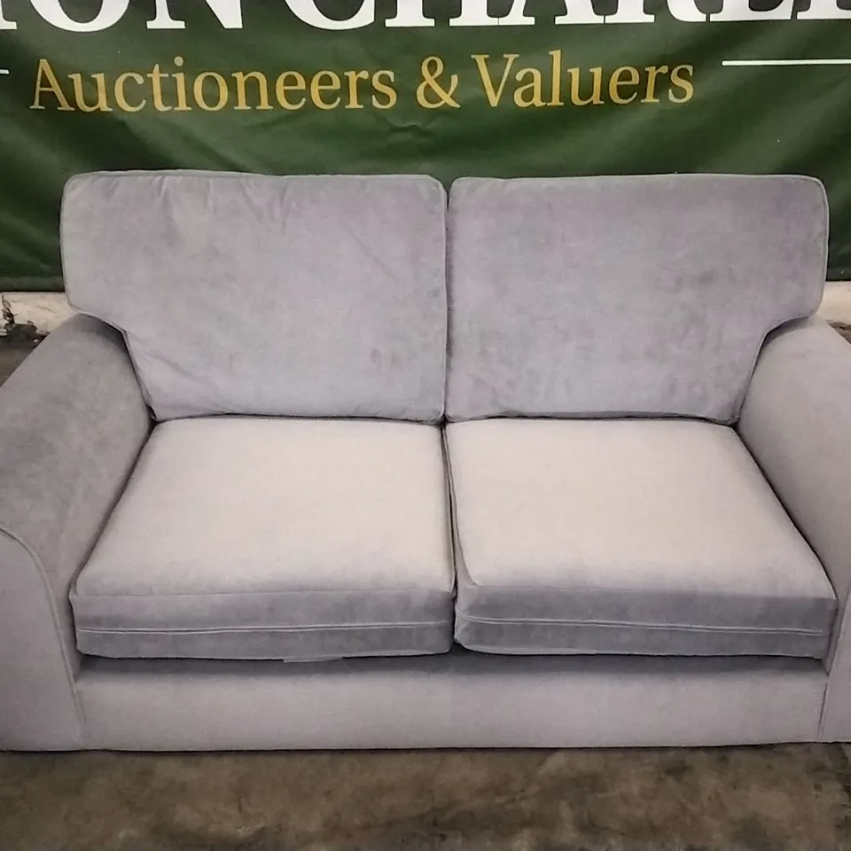 QUALITY DESIGNER LOUNGE CO 2 SEATER SOFA IN SILVER PLUSH FABRIC